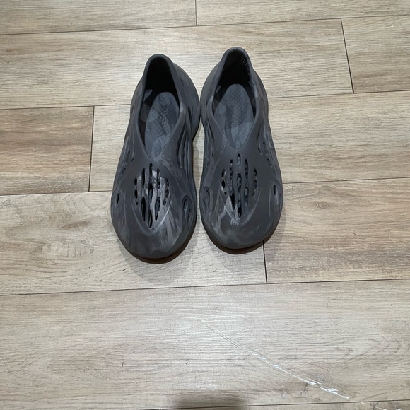 Yeezy Gray Foam Runners Size 9 Men